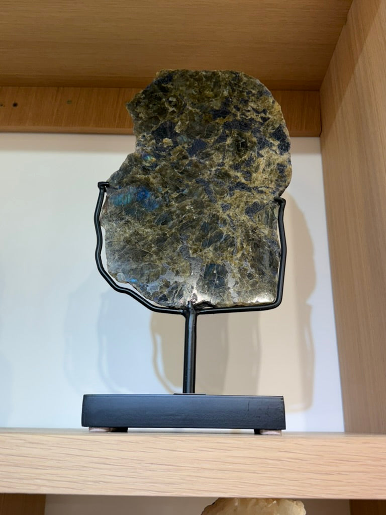 LABRODARITE